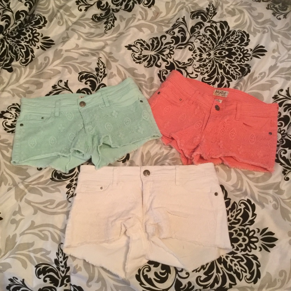 Bundle of 3 lace design shorts!
